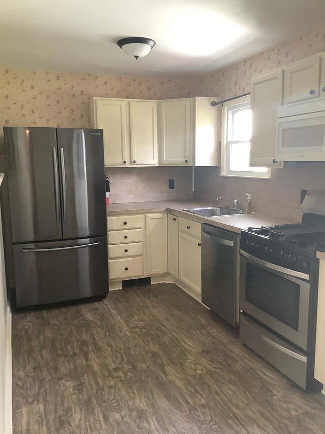 White kitchen cabinetry - 6 Redwood Rd