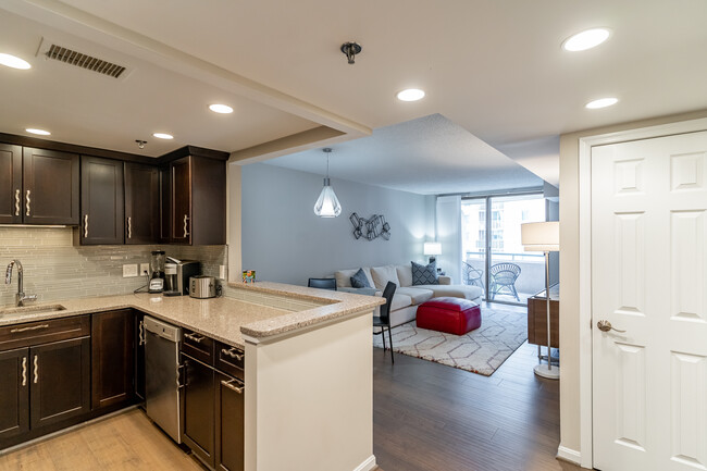 Open kitchen - 4808 Moorland Ln