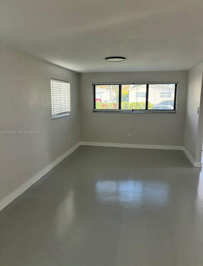 Foto del edificio - 490 NE 170th St
