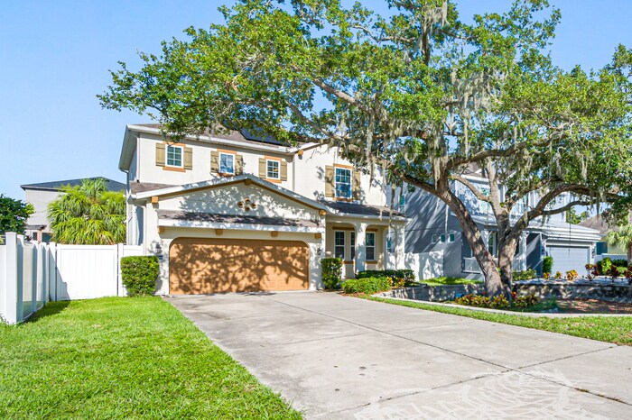 Foto principal - 3-bedroom, 2.5-bathroom, 2-car garage Home...