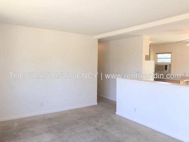 Foto del edificio - 230 Frances Dr NW