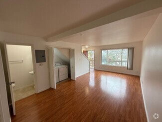 Building Photo - 404 Avian Dr