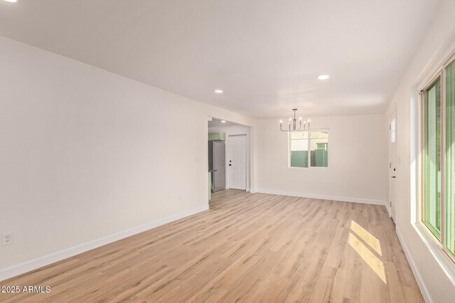 Foto del edificio - 2230 W Cambridge Ave