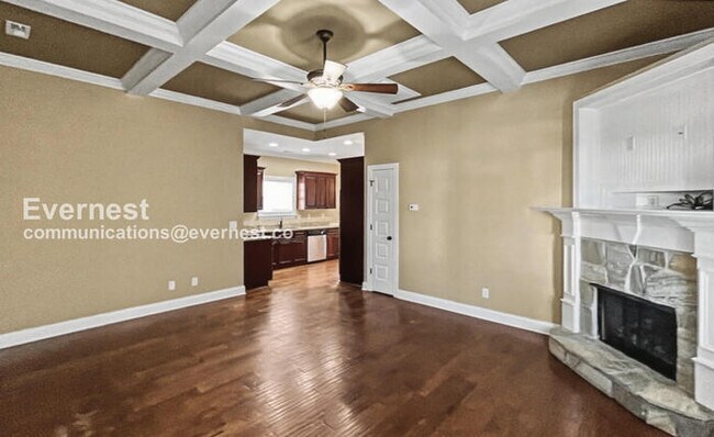 Foto del edificio - 4 Bed/2 Bath Home with Garage / Pet-Friendly / Available Now!