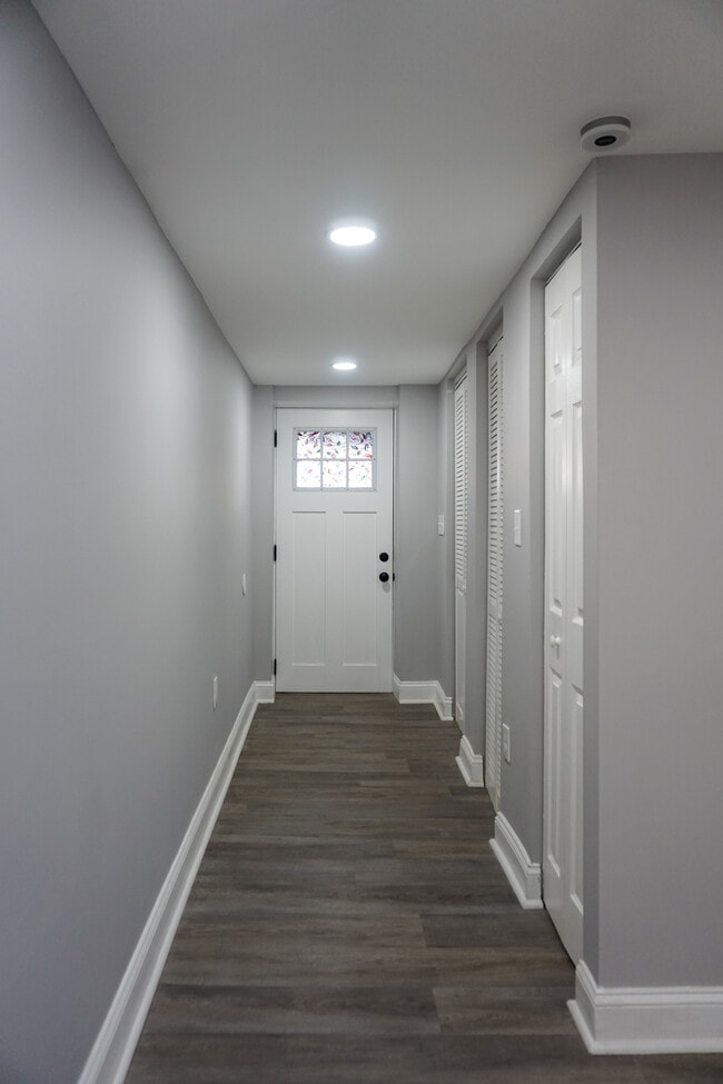 Entrance hallway - 1222 Quincy St NW