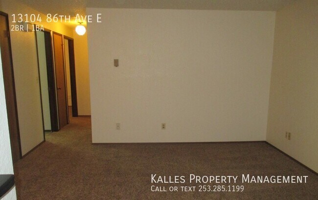 Building Photo - **PENDING APP**Cute 2 BD 1 BA Duplex in Pu...
