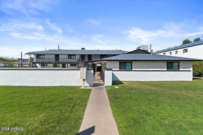 Building Photo - 502 E Mariposa St