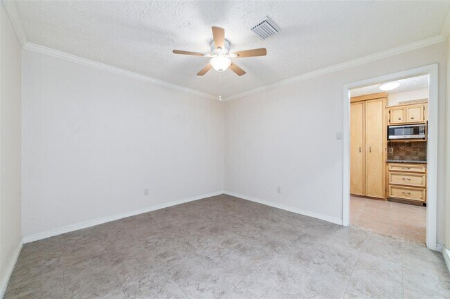Building Photo - 302 Gentilly Dr