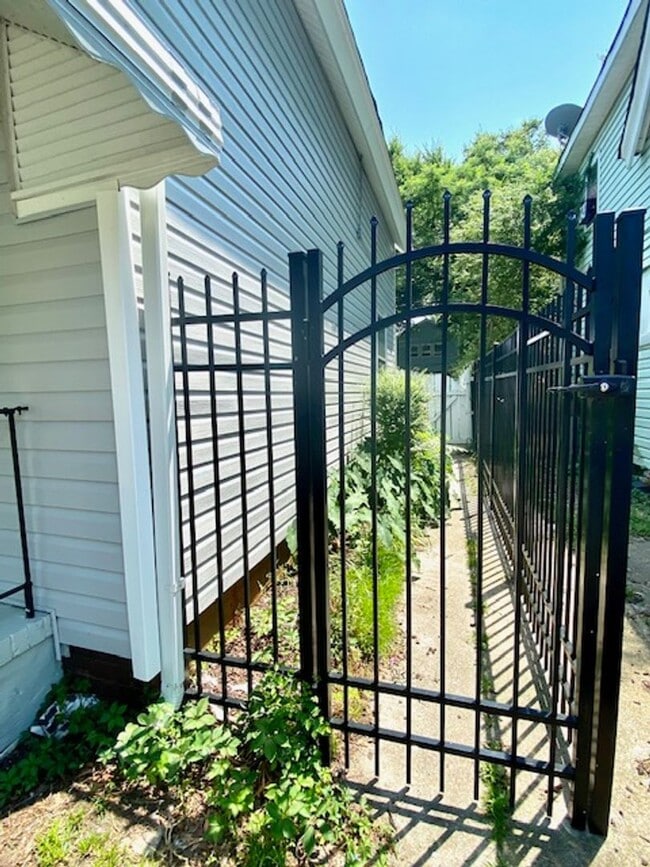 Building Photo - Truxton