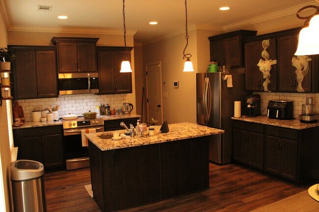 Foto del edificio - 111 Sourwood Ln