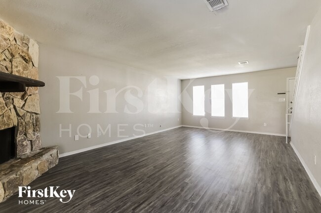 Building Photo - 3303 Sycamore Springs Dr