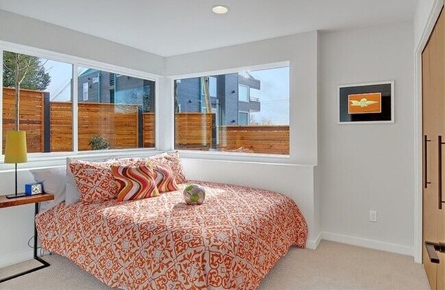 Photo - 3bd/2.5ba Seattle Townhome