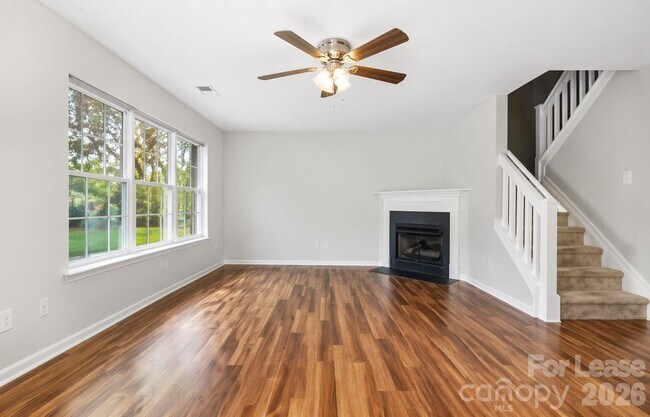 Foto del edificio - 10519 Yellow Rose Ln