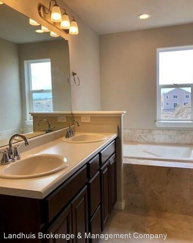Building Photo - 5 br, 3.5 bath House - 6442 Chaplin