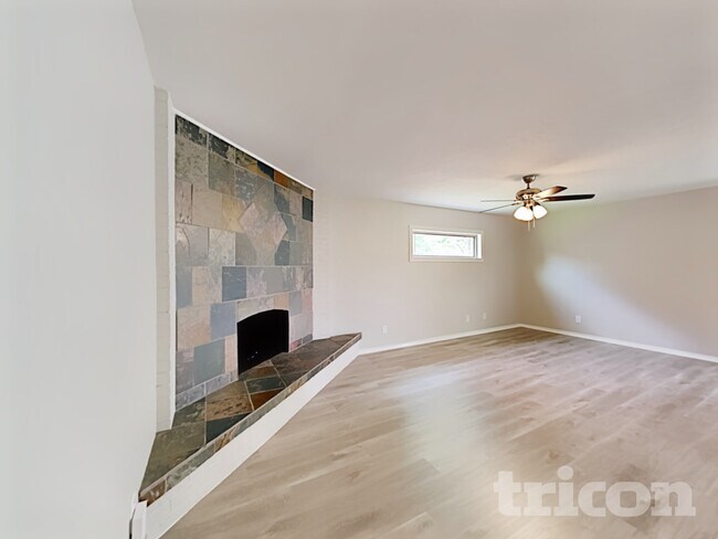 Foto del edificio - 416 Forestwood Dr