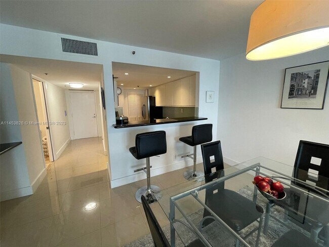Foto del edificio - 1717 N Bayshore Dr