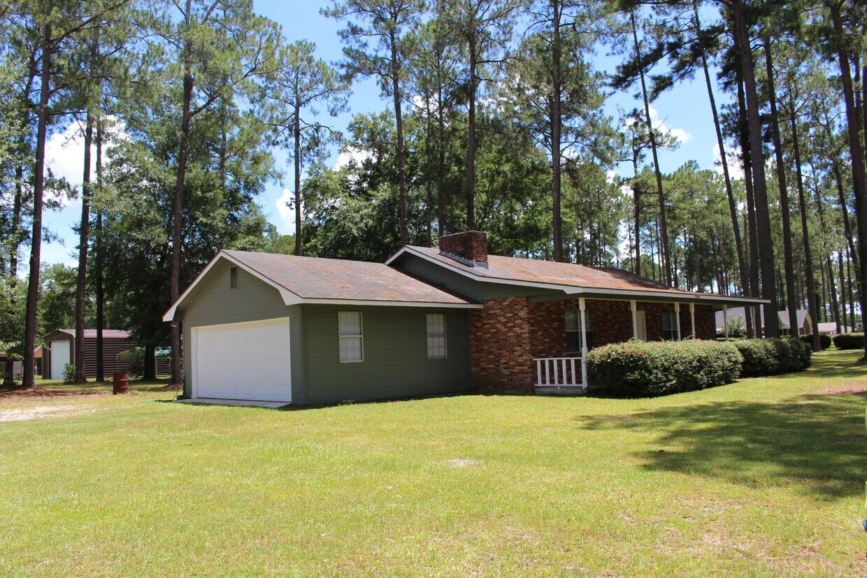 Primary Photo - Beautiful 3 Bedroom 2 Bathroom Home