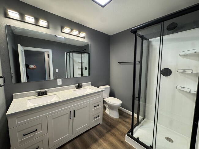 Foto del edificio - Charming 2-Story Home with Eat-In Kitchen ...
