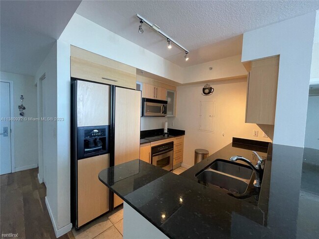 Foto del edificio - 1 br, 1 bath Condo - 335 S Biscayne Blvd A...