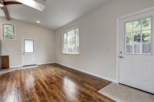 Foto del edificio - 1 Bed / 1 Bath | Arden-Arcade Anchored Tiny Home Available Now