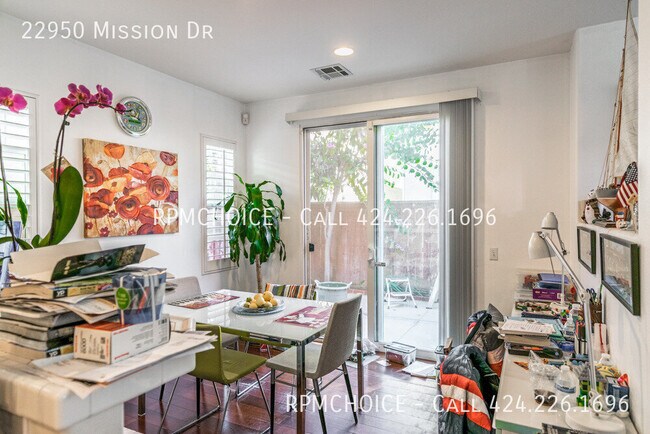 Foto del edificio - 22950 Mission Dr