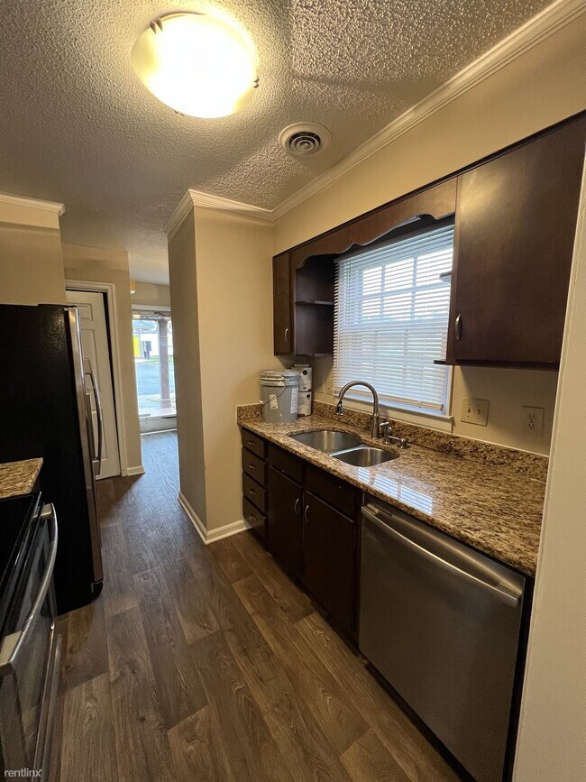 Foto del edificio - 2 br, 2 bath House - 4934 Tower Rd Unit D