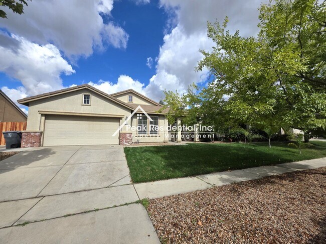 Foto del edificio - Spacious 4bd/2ba Plumas Lake Home with 2 Car Garage!