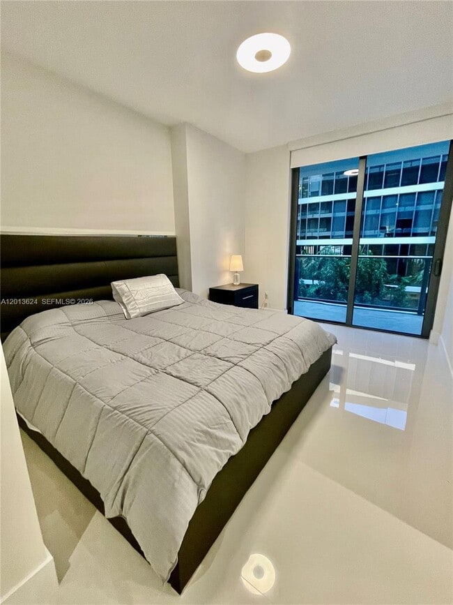 Foto del edificio - 2960 NE 207th St