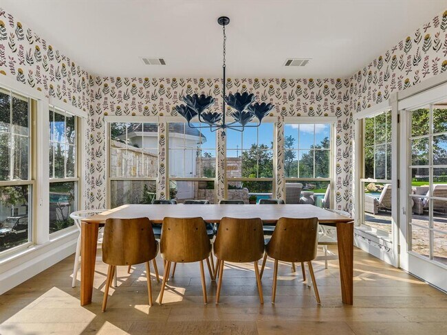 Foto del edificio - 700 Furlong Dr
