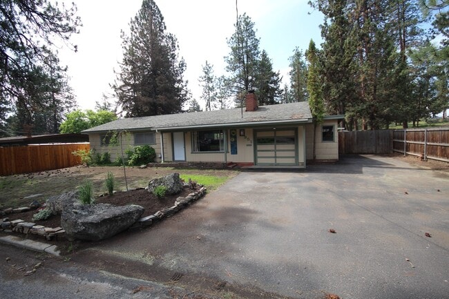 Foto del edificio - AVAILABLE SHORT TERM! Midtown 3 Bedroom Ho...