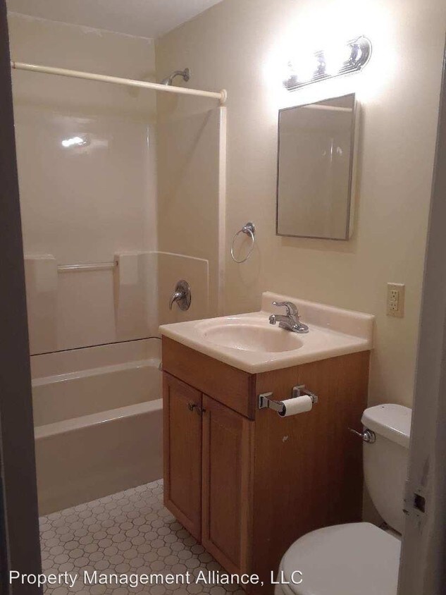 Primary Photo - 2100 Bellevue Ave