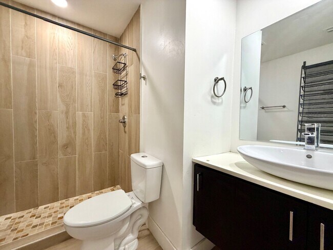 Foto del edificio - 661 NW 23rd Terrace