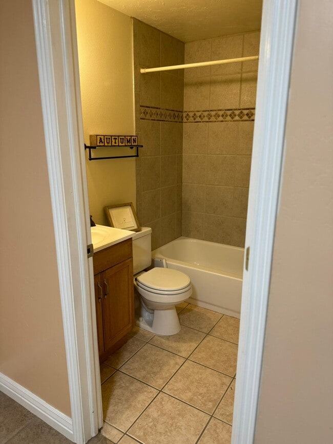 Building Photo - Hill Stone Basement