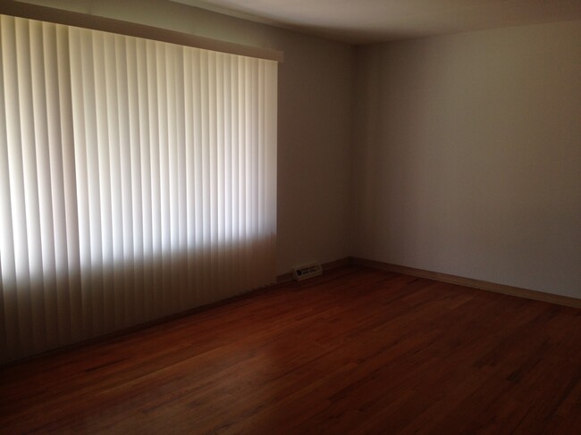 sala de estar - 2132 Tuxedo Ave