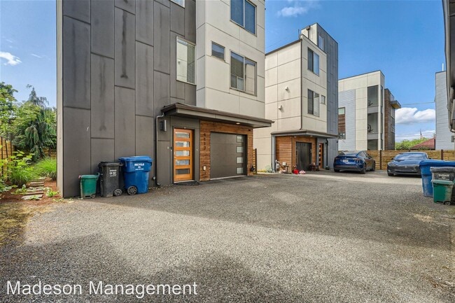 Building Photo - 3 br, 3.5 bath House - 4113 Delridge Way SW