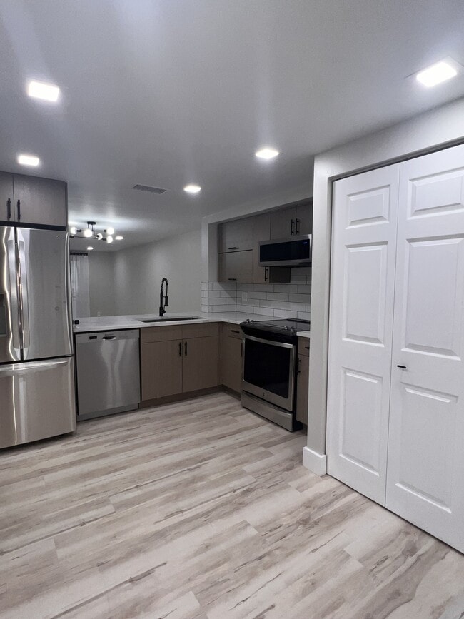 Building Photo - 4746 NW 89th Ave