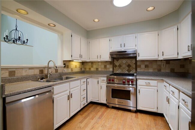Building Photo - 1813 Rockridge Pl NE