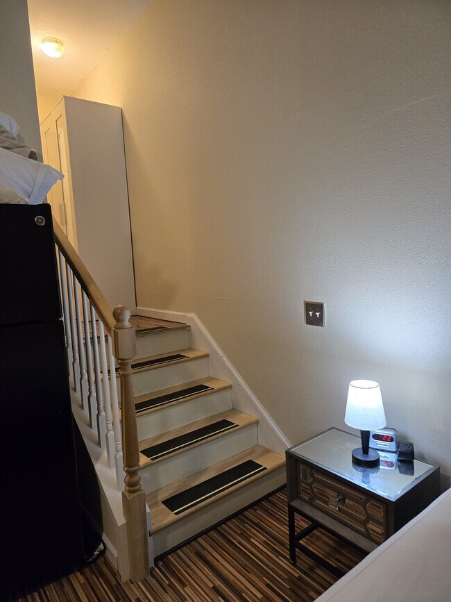 Building Photo - 1328 Hollybriar Ct