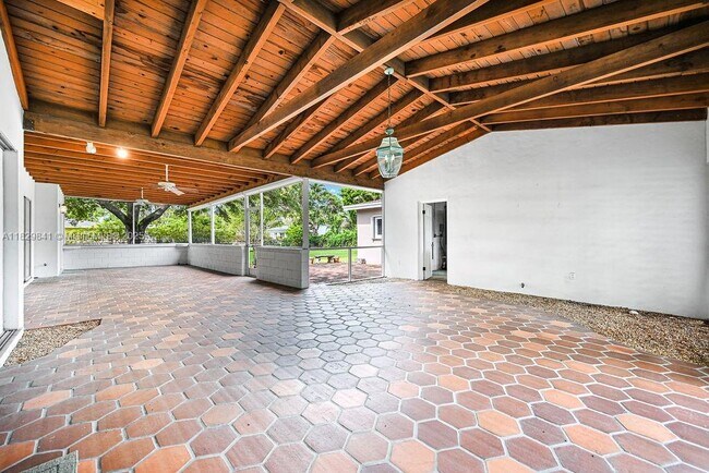 Foto del edificio - 8240 SW 141st St