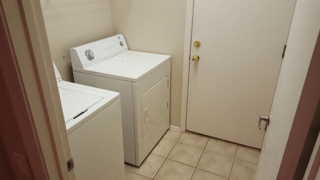 Foto del edificio - 17190 W Desert Ln