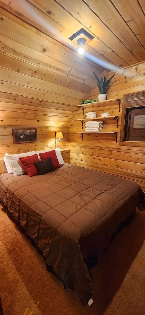 Building Photo - Furnished 2 bedroom with lake access-Avail...