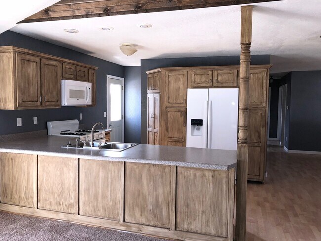 Foto del edificio - Remodeled 3 bedroom 1.5 bath - possible 4t...