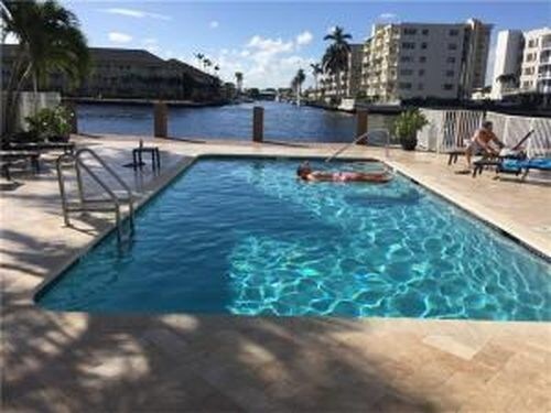 Foto del edificio - 3301 NE 32nd St