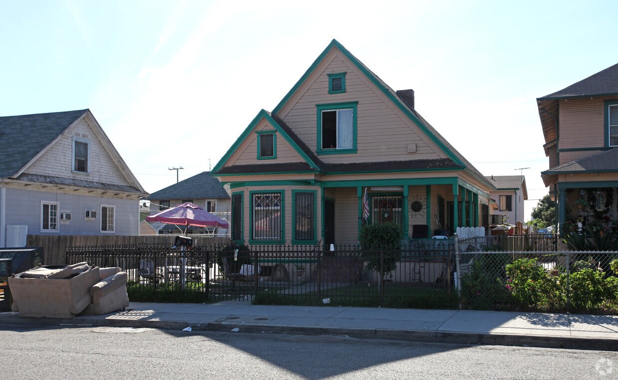 Building Photo - 247-249 S Avenue 19