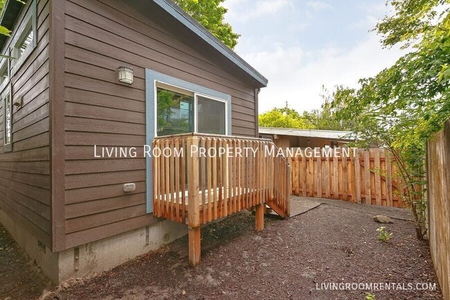 Building Photo - 1520 SE 44th Ave