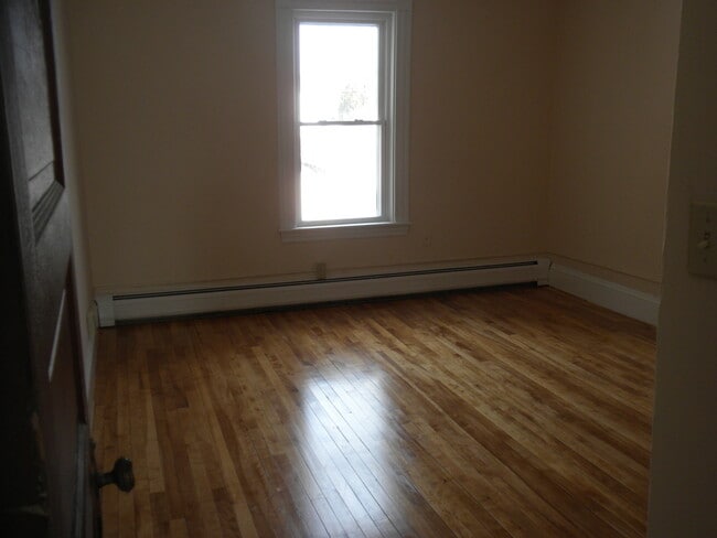 Bed room - 191 Broad St