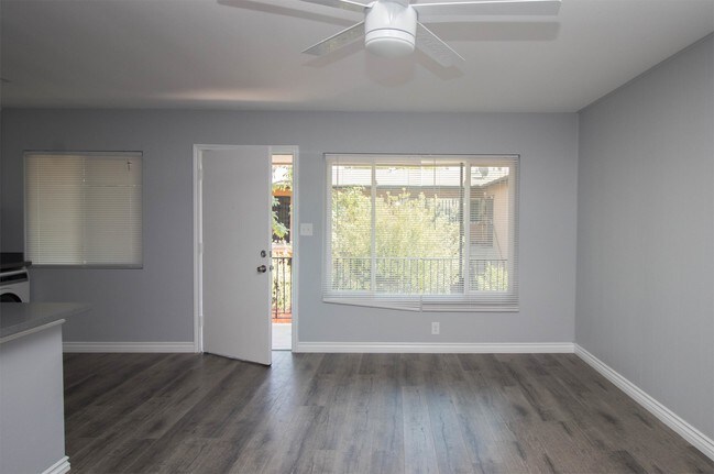 Building Photo - 1244 E 4th St