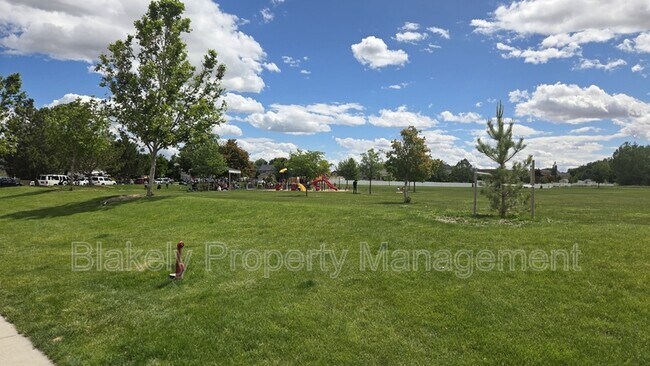 Foto del edificio - 3801 E Sutton Ave