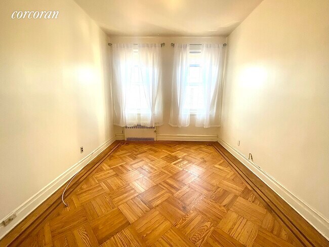 Building Photo - 2124 E 1st St