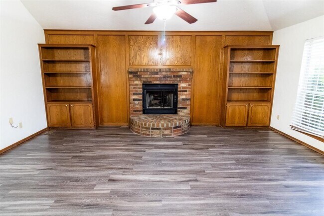 Building Photo - 10529 Willow Ridge Dr